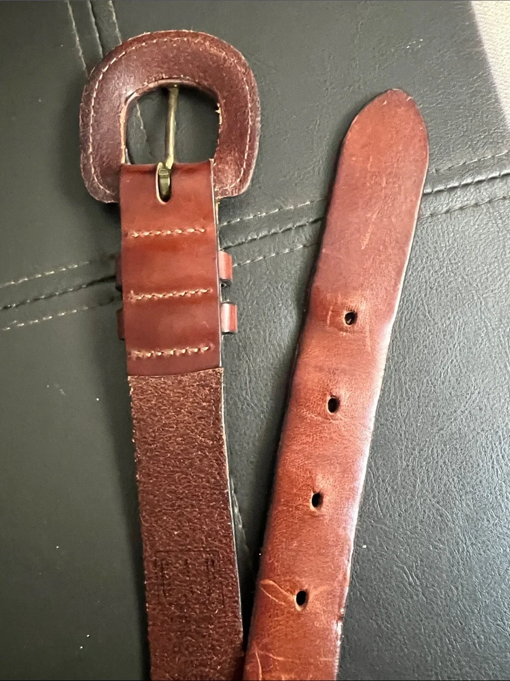 GAP buckle brown
